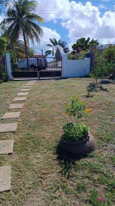 Tukusi Bungalow Le Moule Bagian luar foto