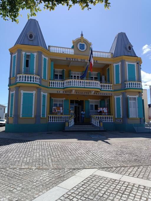 Tukusi Bungalow Le Moule Bagian luar foto