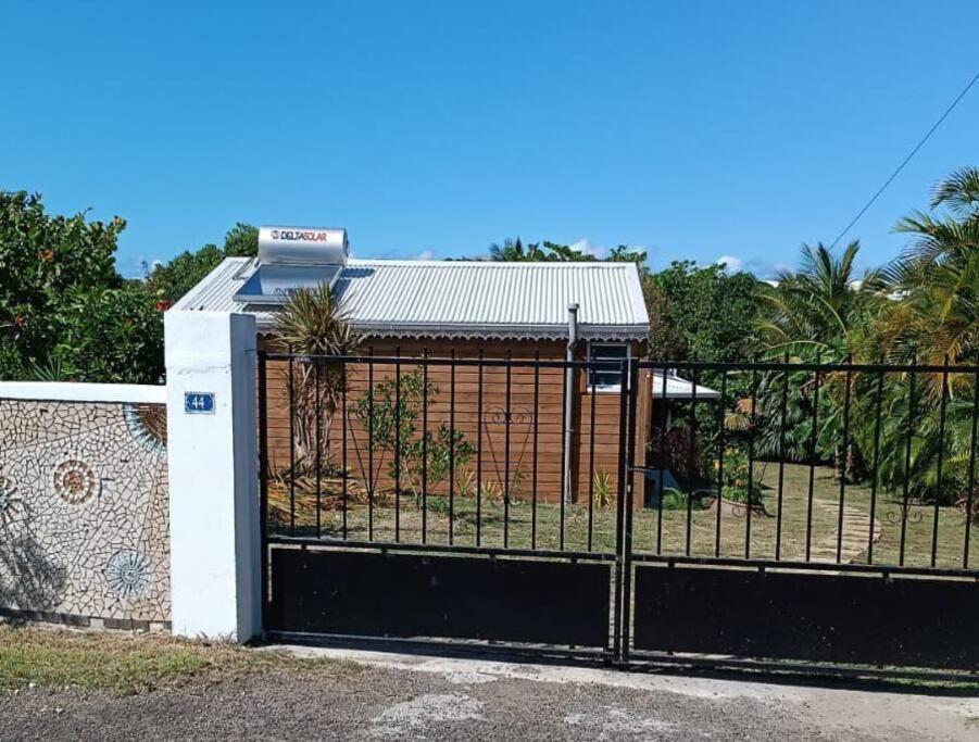 Tukusi Bungalow Le Moule Bagian luar foto